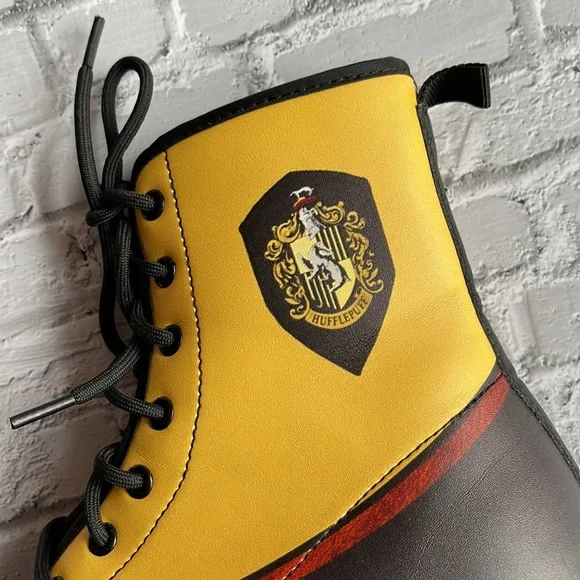 HARRY POTTER | Hufflepuff themed lace up boots - Picture 3 of 12